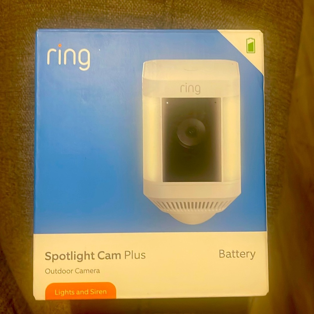 RING SPOTLIGHT CAM PLUS.